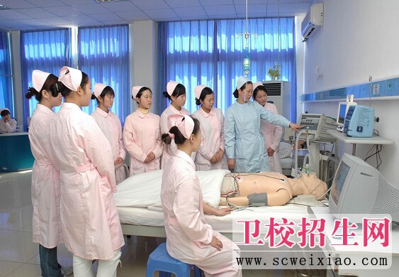 三峽醫(yī)藥高等?？茖W校重癥監(jiān)護實訓室開展實訓教學