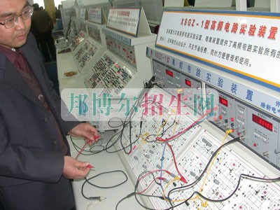 應用電子技術(shù)好嗎