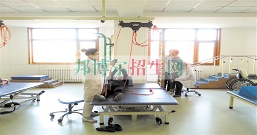 成都哪些大專學(xué)?？祻?fù)治療好