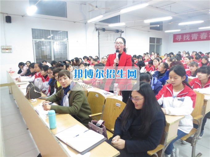 南充師范學(xué)?；ㄩ_(kāi)滿(mǎn)堂盛世春——南充師范歡慶“三八”節(jié)