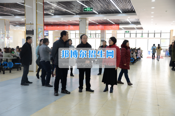內(nèi)江市教育局檢查川南幼兒師范高等?？茖W(xué)校春季開學(xué)工作