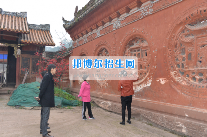 川南幼兒師范高等?？茖W(xué)校黨委書(shū)記羅慧帶隊(duì)考察孔子文化和校園文化
