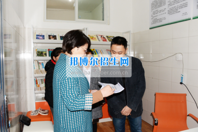 川南幼兒師范高等專(zhuān)科學(xué)校黨團(tuán)工作站、圖書(shū)漂流站在學(xué)生公寓正式運(yùn)行