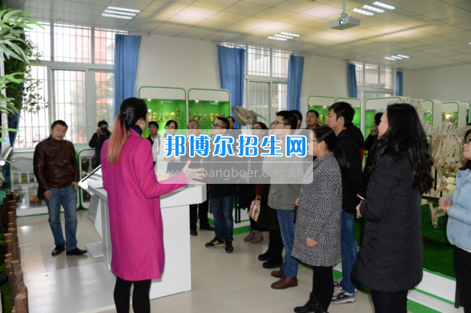 川南幼兒師范高等?？茖W(xué)校與內(nèi)江職業(yè)技術(shù)學(xué)校開展青年聯(lián)誼活動