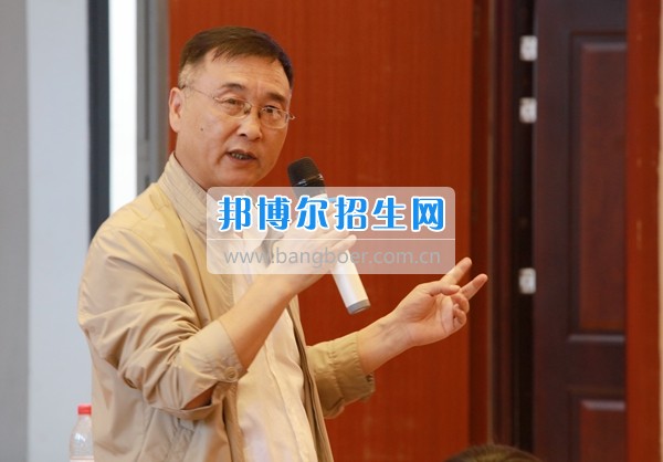 貴州商業(yè)高等?？茖W校舉行“協(xié)同創(chuàng)新 共謀發(fā)展——高校服務區(qū)域經(jīng)濟發(fā)展論壇”