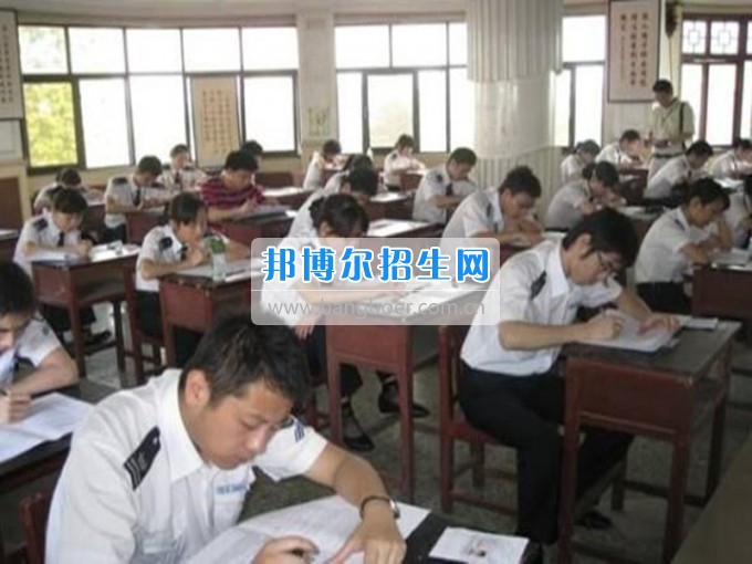2017年春民航業(yè)特有工種職業(yè)技能鑒定在綿陽(yáng)航空職業(yè)學(xué)校舉行。