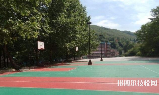 貴州現(xiàn)代經(jīng)濟(jì)學(xué)校2020年學(xué)費(fèi)、收費(fèi)多少