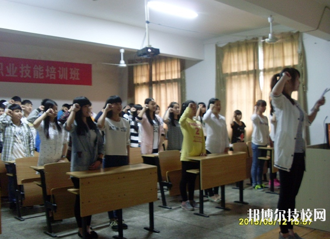 安源區(qū)職業(yè)中等專業(yè)學(xué)校2020年報名條件、招生要求、招生對象