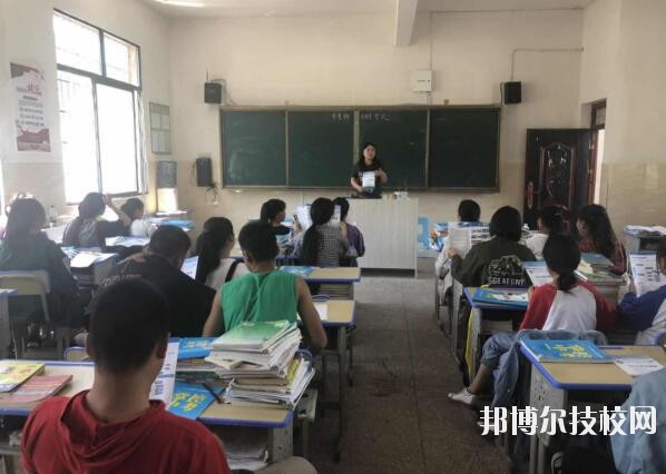 安順機(jī)械工業(yè)學(xué)校2020年報名條件、招生要求、招生對象