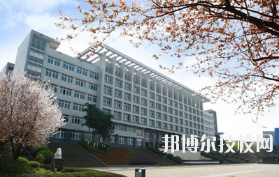重慶三峽衛(wèi)生學(xué)校2020年報名條件、招生要求、招生對象