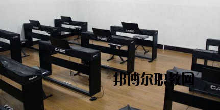 酒泉農(nóng)墾技工學(xué)校2020年報(bào)名條件、招生要求、招生對(duì)象
