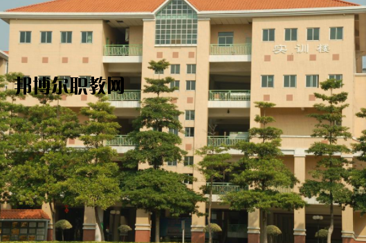 東莞商業(yè)學(xué)校2020年報(bào)名條件、招生要求、招生對(duì)象