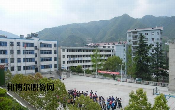 ?？德毥讨行膶W(xué)校2020年招生辦聯(lián)系電話