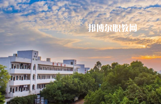 廣州市南沙區(qū)嶺東職業(yè)技術(shù)學(xué)校2020年報(bào)名條件、招生要求、招生對(duì)象