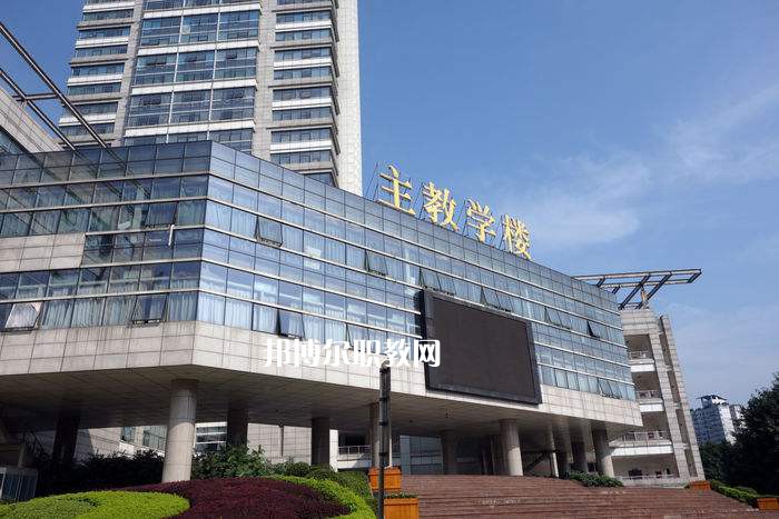 達(dá)州華西職業(yè)技術(shù)學(xué)校2021年報(bào)名條件、招生要求