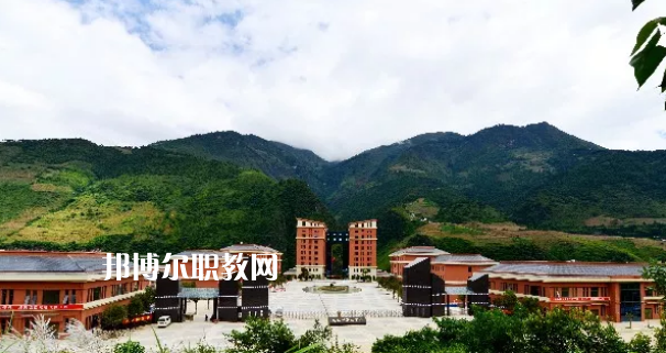 迪慶州民族中等專業(yè)學(xué)校2021年報名條件、招生要求、招生對象