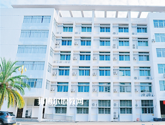 海南農(nóng)墾衛(wèi)生學校2021年學費、收費多少