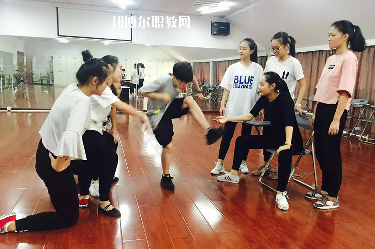 石家莊華韻藝術(shù)中專學(xué)校2022年報(bào)名條件、招生要求、招生對(duì)象