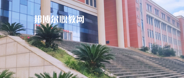 樂山市醫(yī)藥科技高級技工學(xué)校成都校區(qū)2022年報名條件、招生要求、招生對象
