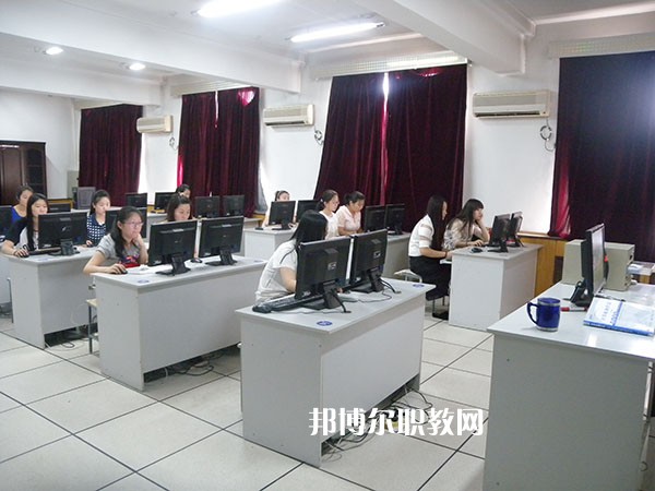 張家口科技職業(yè)學(xué)校2022年學(xué)費(fèi)、收費(fèi)多少