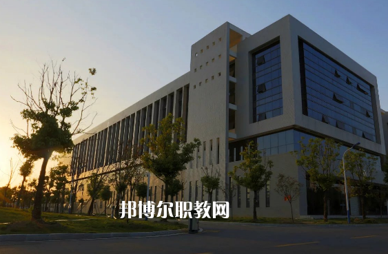 安徽阜陽技師學院2022年報名條件、招生要求、招生對象