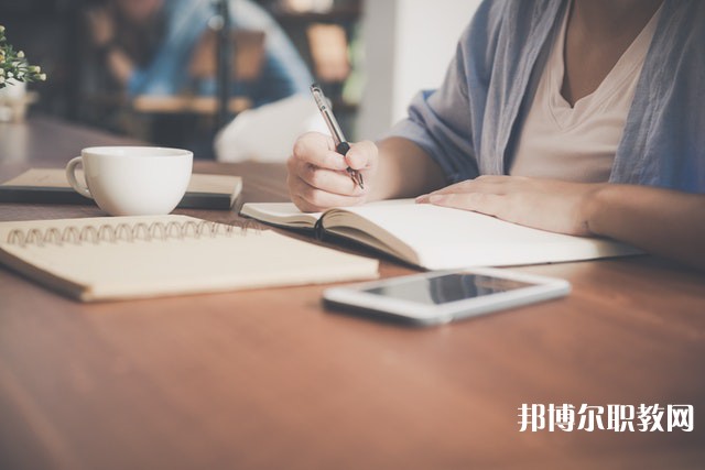 安徽哪里的職業(yè)學(xué)校能讀旅游服務(wù)與管理(中式烹飪、西式面點(diǎn))專業(yè)