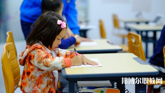 江西哪里的職業(yè)中學(xué)能讀服裝設(shè)計(jì)與工藝專業(yè)