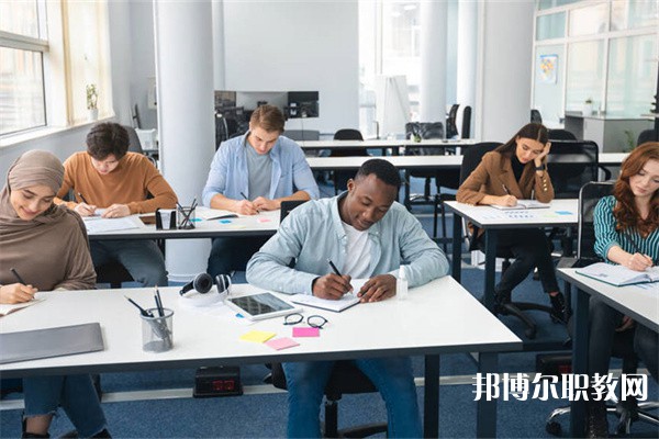 江西哪里的中專學(xué)校能讀機(jī)器人運(yùn)行與維護(hù)專業(yè)