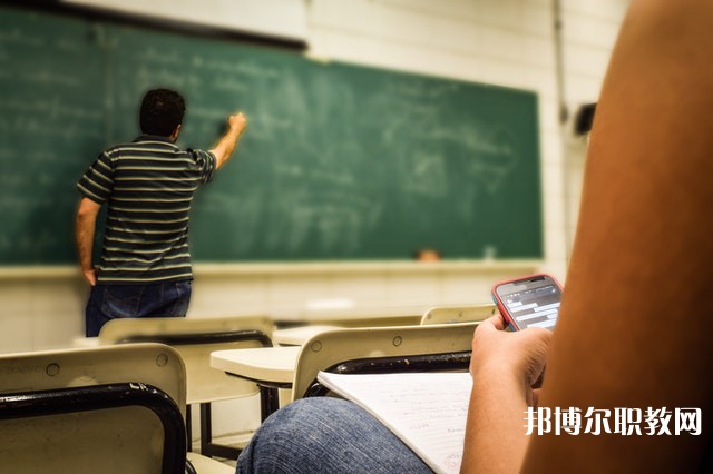 江西哪里的中專學校能讀鐵路運輸服務專業(yè)
