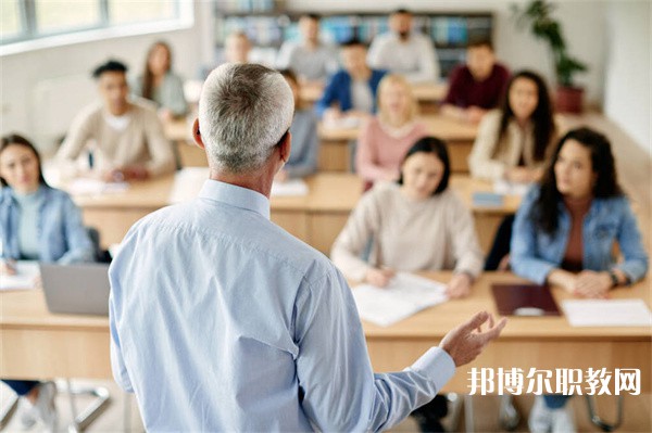 江西哪里的中專學(xué)校能讀金融客服與會計專業(yè)