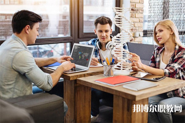 江西哪里的中職學校能讀計算機運用（平面設計方向）專業(yè)