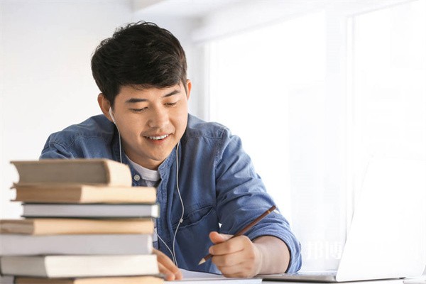 江西哪里的中專學(xué)校能讀玉雕設(shè)計與制作專業(yè)