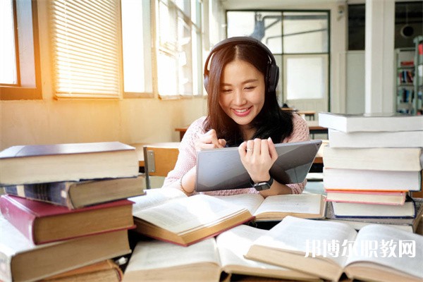 江西哪里的中專學(xué)校能讀寵物經(jīng)營與養(yǎng)護(hù)專業(yè)