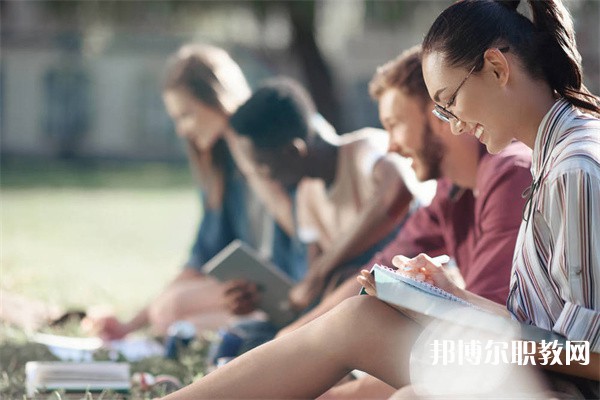 山東哪里的中專學(xué)校能讀汽車運(yùn)用與維修專業(yè)