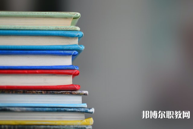 山東哪里的中專學(xué)校能讀工藝?yán)L畫(huà)專業(yè)