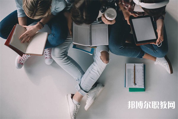 河南哪里的中專學(xué)校能讀客服信息服務(wù)專業(yè)