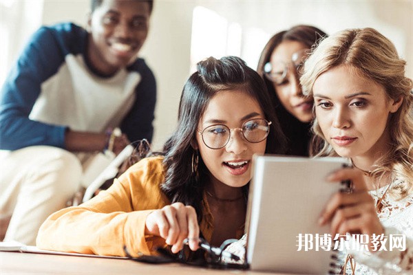 河南哪里的中職學(xué)校能讀播音與節(jié)目主持專業(yè)