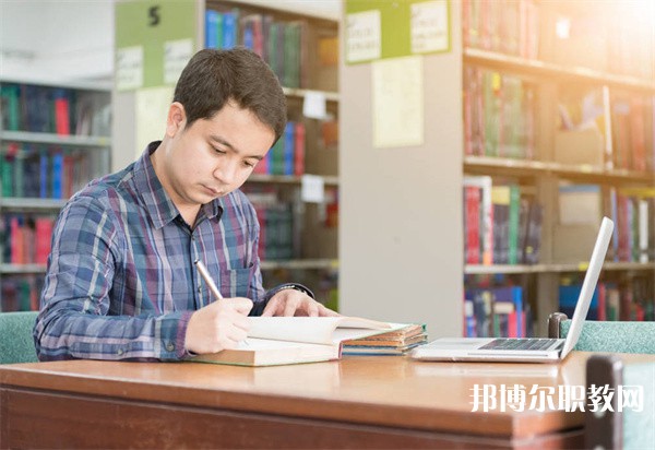 河南哪里的職教中心能讀汽車駕駛與維修專業(yè)