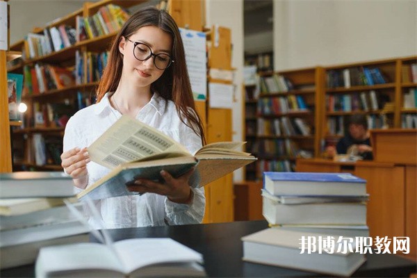 河南哪里的中專學(xué)校能讀計(jì)算機(jī)技術(shù)專業(yè)