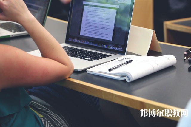 河南哪里的中職學(xué)校能讀室內(nèi)外裝潢設(shè)計(jì)專業(yè)