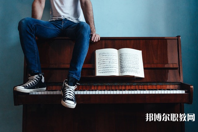 河南哪里的中專學校能讀食品工業(yè)專業(yè)
