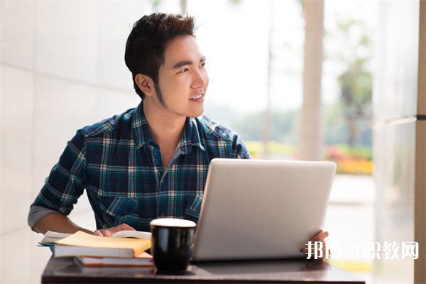 河南哪里的職教中心能讀服裝設(shè)計(jì)專業(yè)