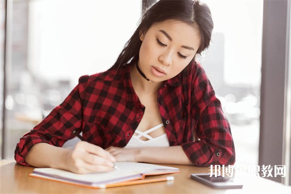 河南哪里的中職學(xué)校能讀漢語(yǔ)言文學(xué)專(zhuān)業(yè)