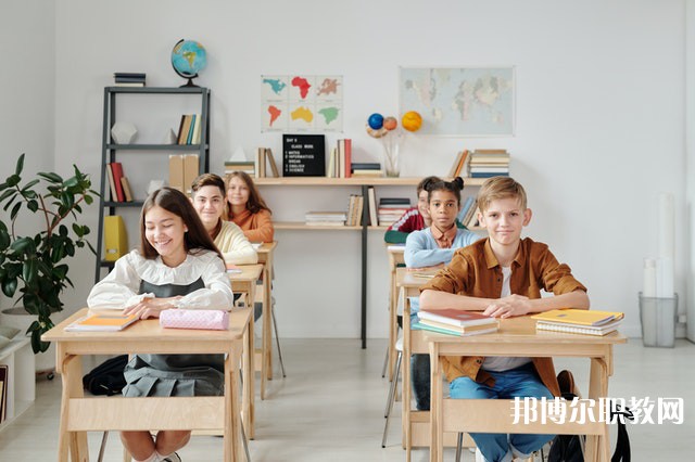 河南哪里的中專學校能讀美術與廣告設計專業(yè)