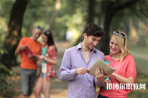 河南哪里的中專學(xué)校能讀跨境電商與移動(dòng)商務(wù)營(yíng)銷專業(yè)