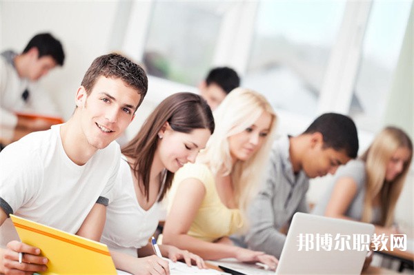 湖北哪里的中專學校能讀農(nóng)業(yè)機械專業(yè)