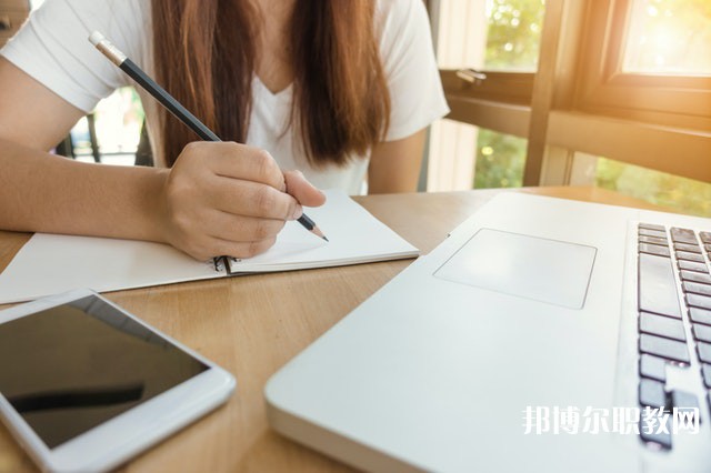 湖北哪里的職業(yè)中學能讀計算機應(yīng)用專業(yè)