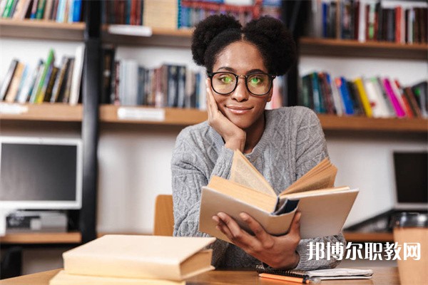 湖北哪里的職業(yè)學校能讀攝影攝像技術(shù)專業(yè)