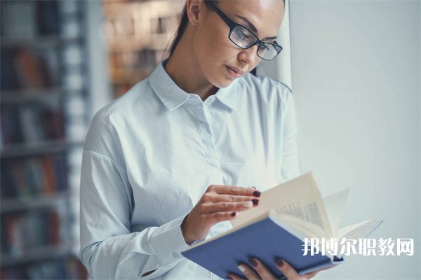 湖北哪里的技工學校能讀計算機應用與網(wǎng)絡技術專業(yè)