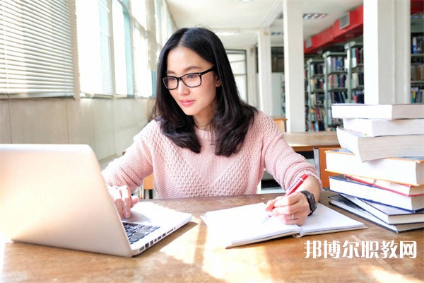 湖北哪里的職業(yè)中學(xué)能讀模具設(shè)計與制造專業(yè)